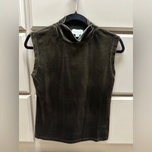 New (NWOT) Evereve Monroe Velour Top XS, Olive, Sleeveless,Mock Neck, Velvet